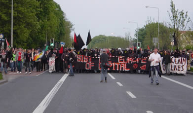 'Black Bloc' and others move towards final Gardai line after Grassroots and others move aside, 200 yards from the front line