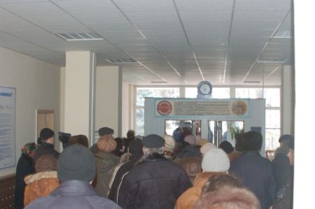 Workers occupy factory in Kherson, Ukraine