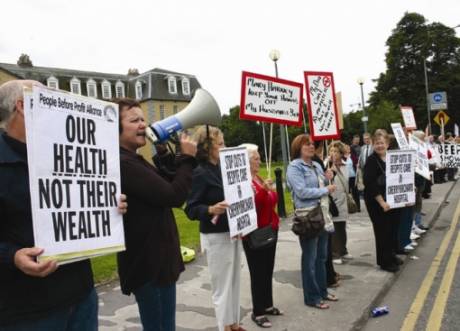 Cllr Brid Smith (PBPA) speaking at  protest at HSE over the cuts