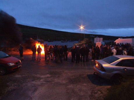 The bonfire and crowd to welcome him home to Porturlin