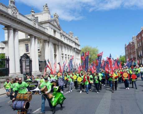 dunnes_workers_march_pic4_june06_2015.jpg
