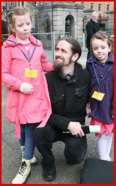 Independent TD and also a member of the above mentioned technical group in the Dil , Luke 'Ming' Flanagan with his daughters.