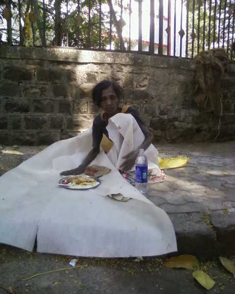 Releaved starving women gets a meal and 500 rupees - on the streets of Mumbai, India 
