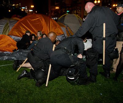 #OccupyBoston : Occupied square evicted + Cops beat veterans
