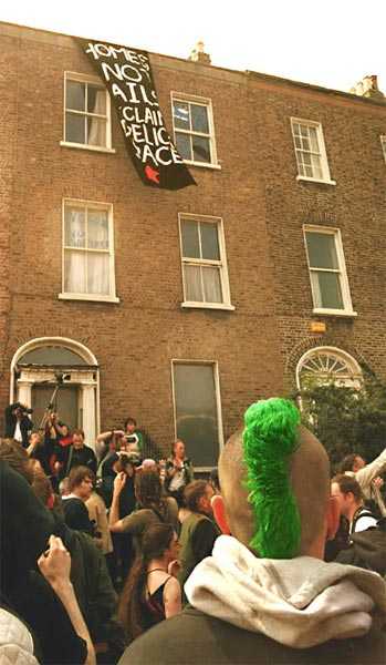 Solidarity action at the Magpie squat in Leeson St - a precursor of sorts to Seomra Spraoi 