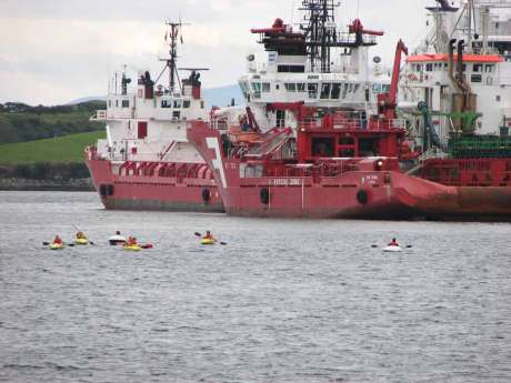 Paddling to the Solitaire supply vessels 